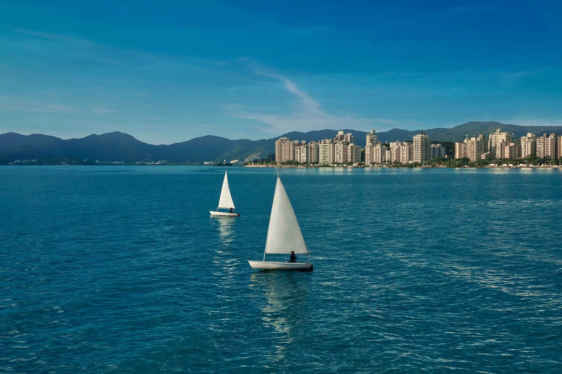 Esplorare le destinazioni a vela in Brasile: Un'avventura imperdibile